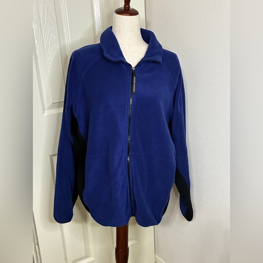 Banff Springs fleece type jacket Size Medium Deep Front zip pockets. Warm Comfy.